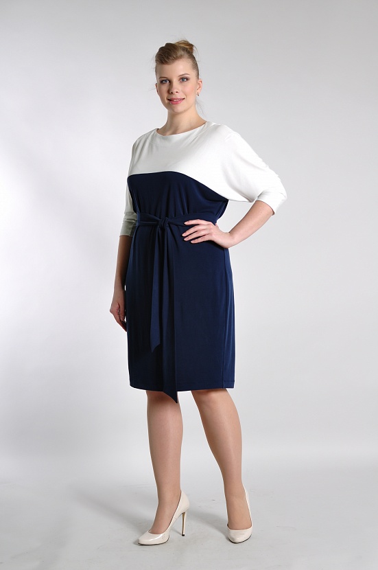 Сине-белое платье 3376-3 с пояском и рукавами летучая мышь купить оптом в FORUS