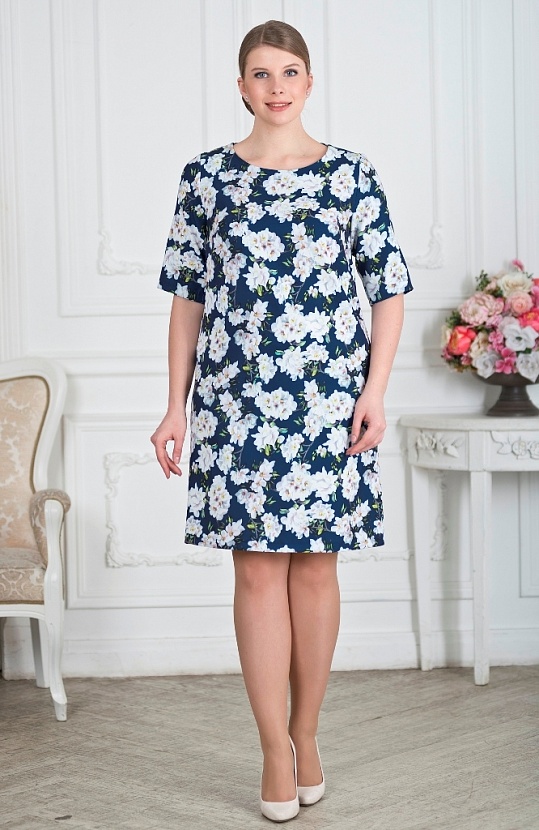 Синее платье 8104-В с крупными белыми цветами прямое оптом купить в FORUS