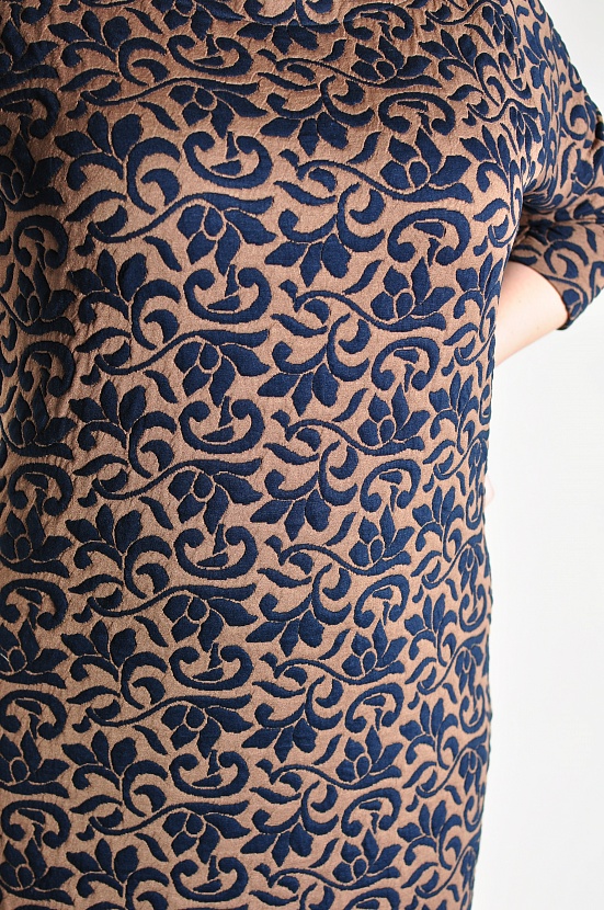 Бронзовое платье миди 1021/Н с рукавом три четверти и синим рисунком купить оптом в FORUS