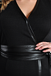 Черное платье 3355-1 с запахом, длинным рукавом и кожаным поясом купить оптом в FORUS