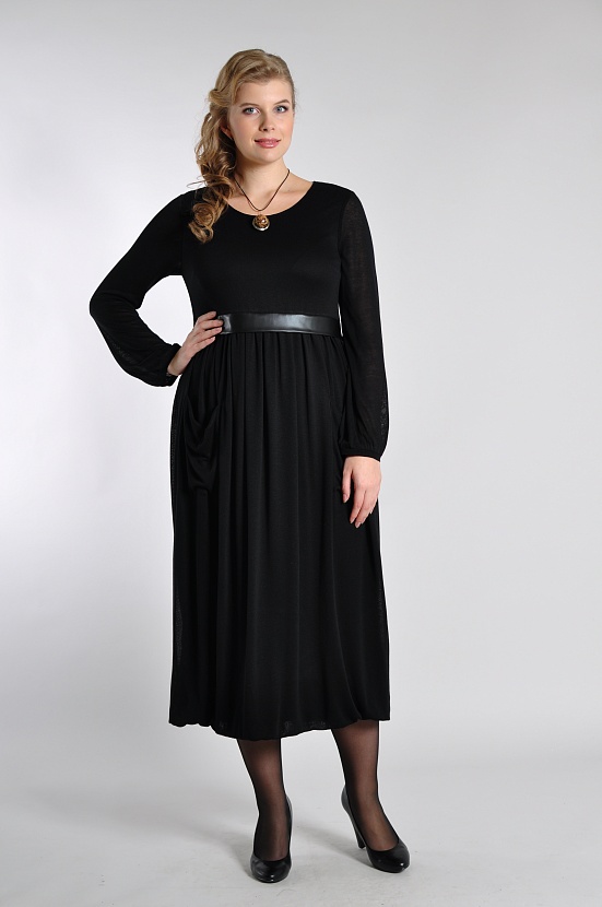 Черное длинное платье 8058-1 с круглым воротом, карманами и поясом под кожу купить оптом в FORUS