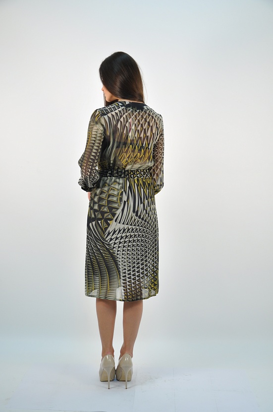 Зеленое полупрозрачное платье 5001-А с запахом на лифе и длинными рукавами купить оптом в FORUS