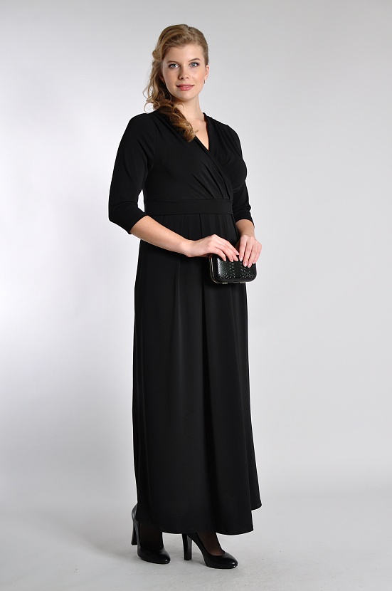 Черное длинное платье 8042-1 с воротом запах и рукавами три четверти купить оптом в FORUS