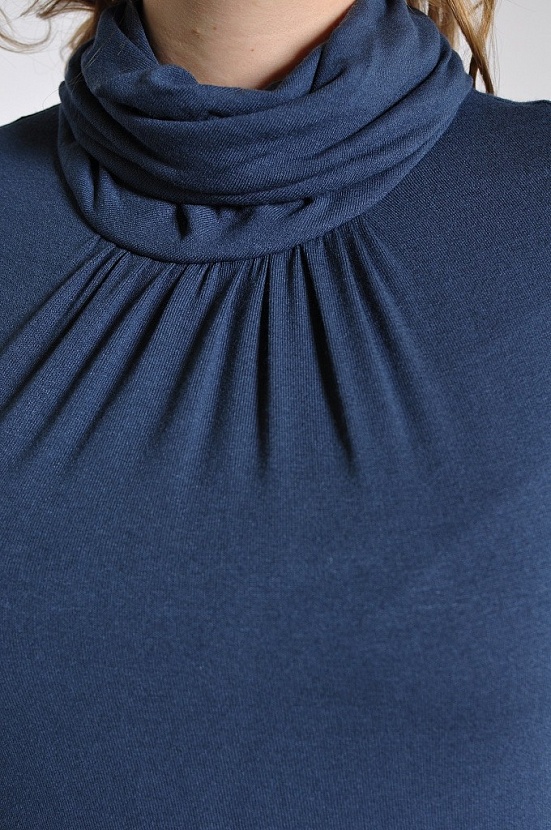 Синее платье 8067-93 с хомутом и рукавами три четверти на манжете купить оптом в FORUS